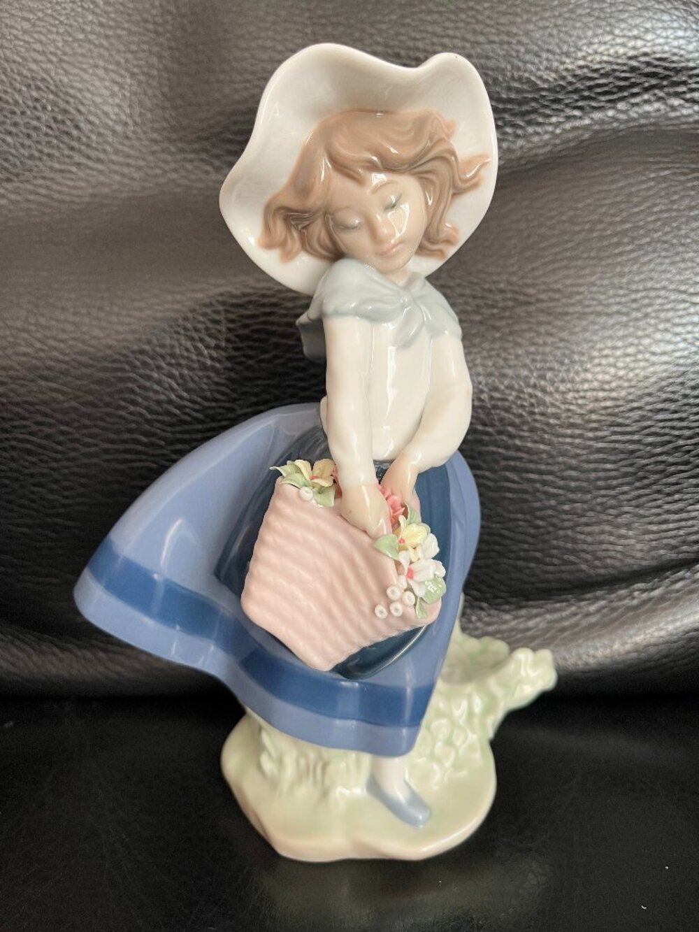 LLADRO 1983 #5222 "PRETTY PICKINGS" GIRL W/ BASKET OF FLOWERS-Retired